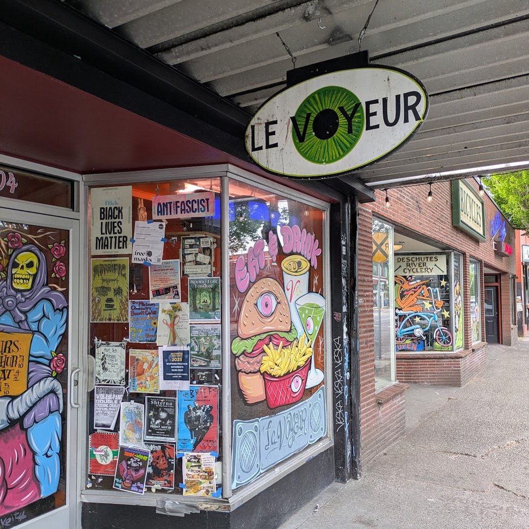 Le Voyeur 3