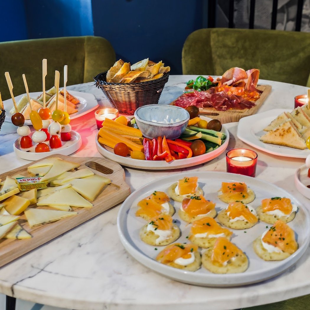 Le Cabanon Happy Hour 1