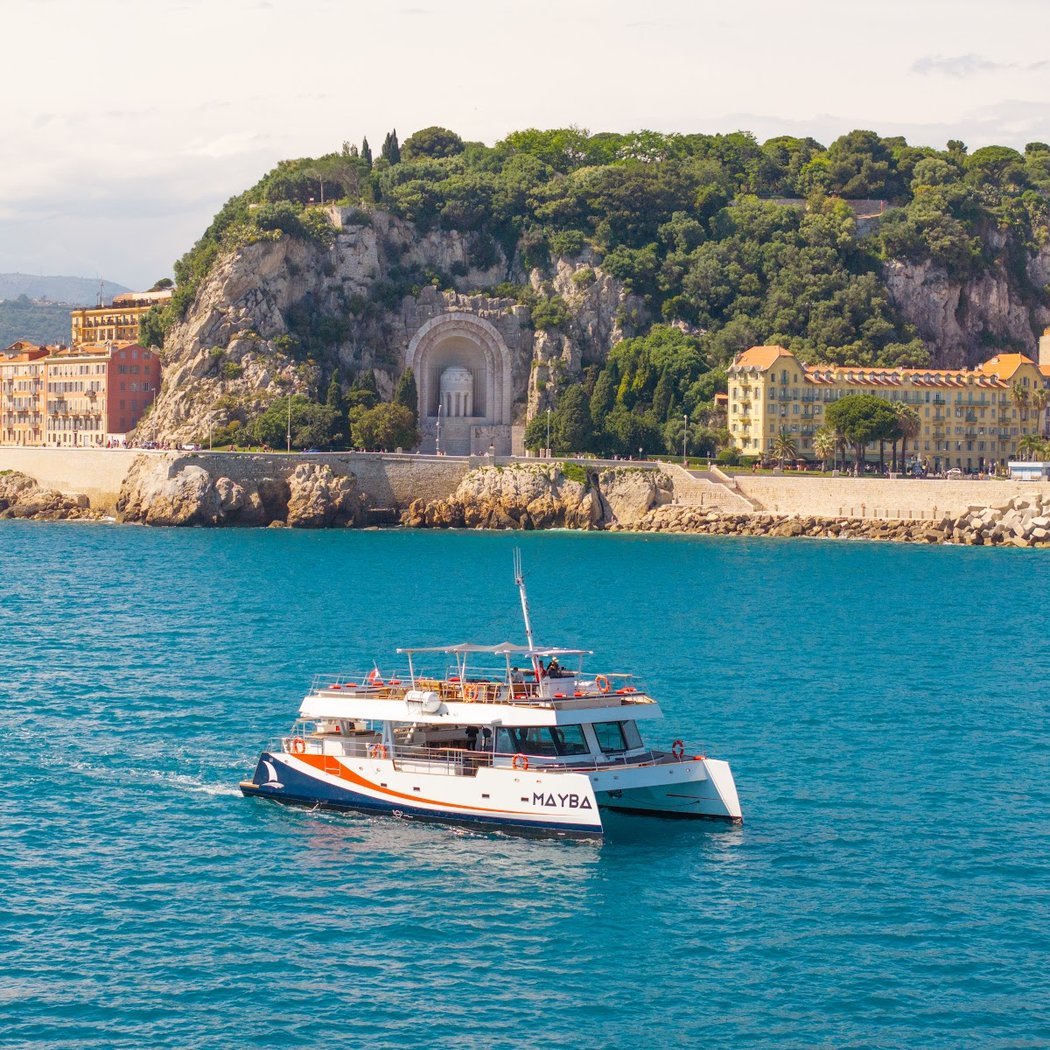 AMC Cape Grace Nice - Sorties en mer en catamaran et privatisation dans les Alpes-Maritimes 2