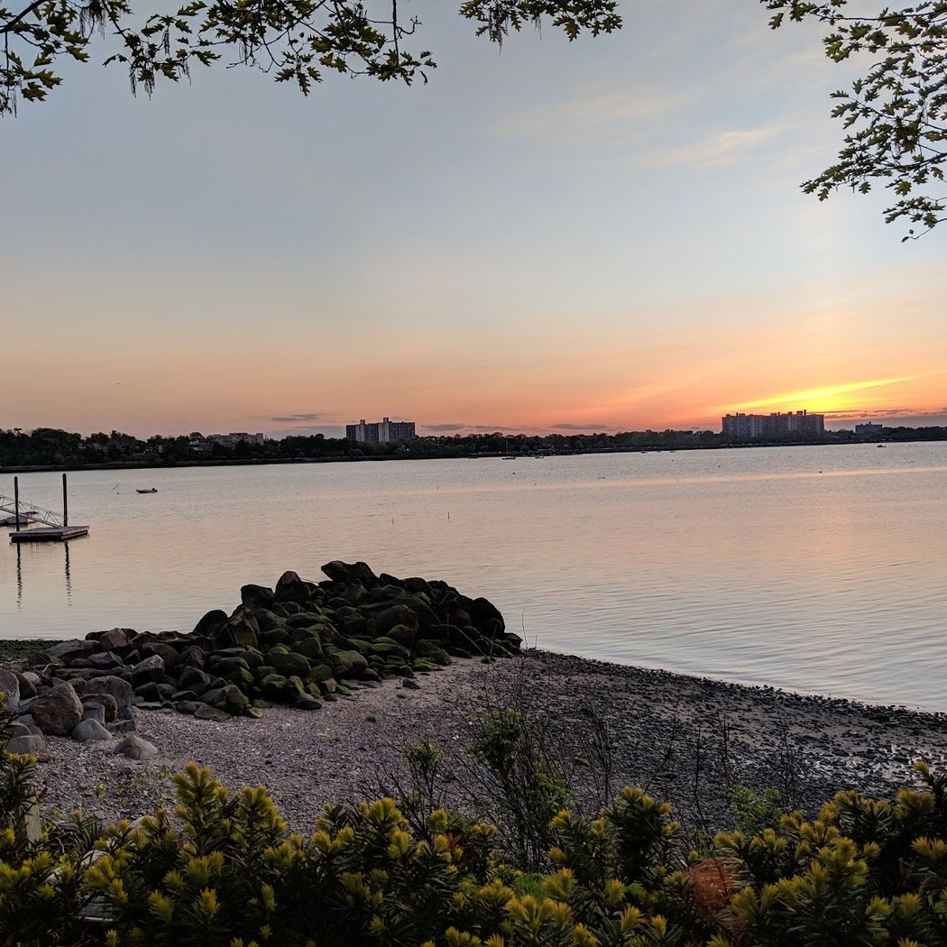 Dock, Douglas Manor 1