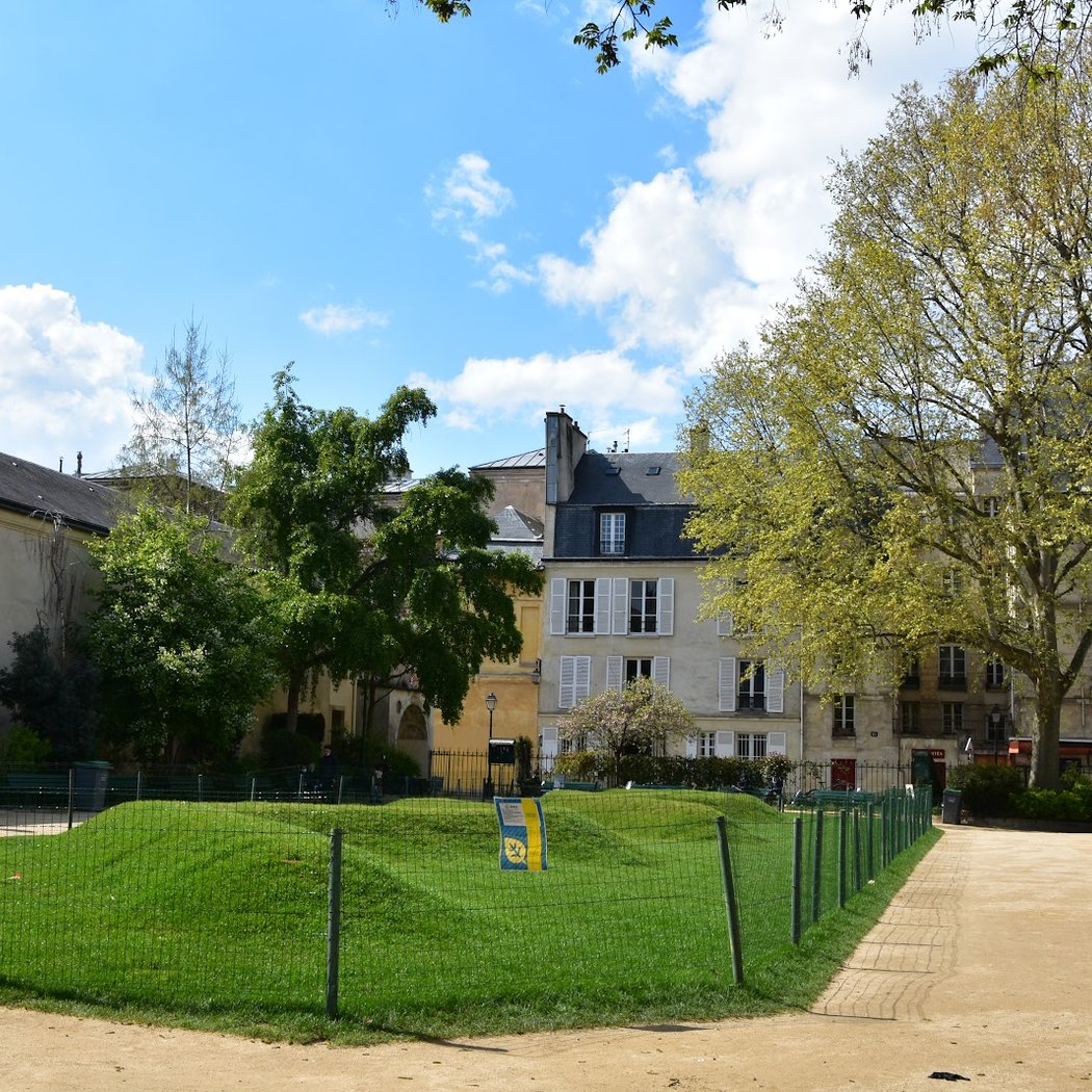 Square Léopold-Achille 2