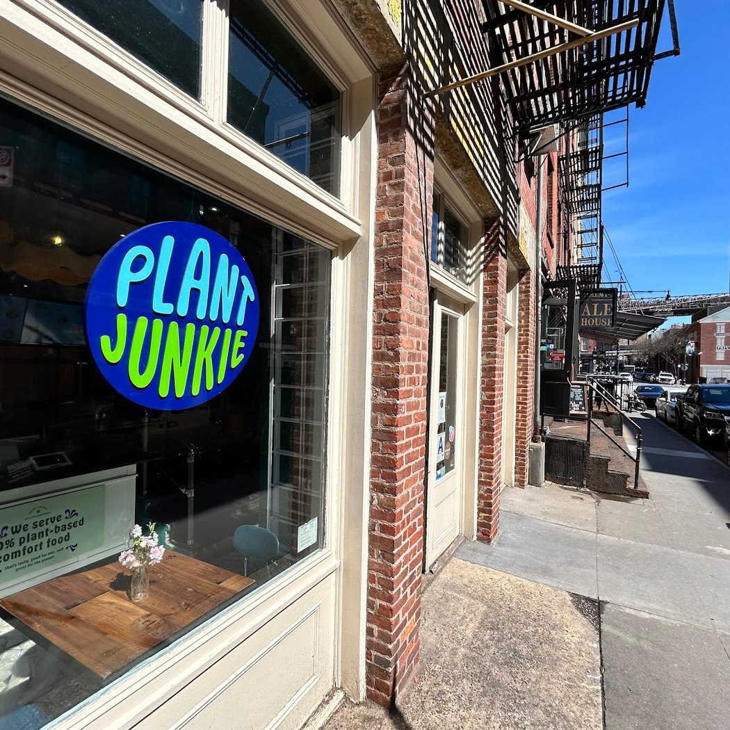 Plant Junkie Front St 2