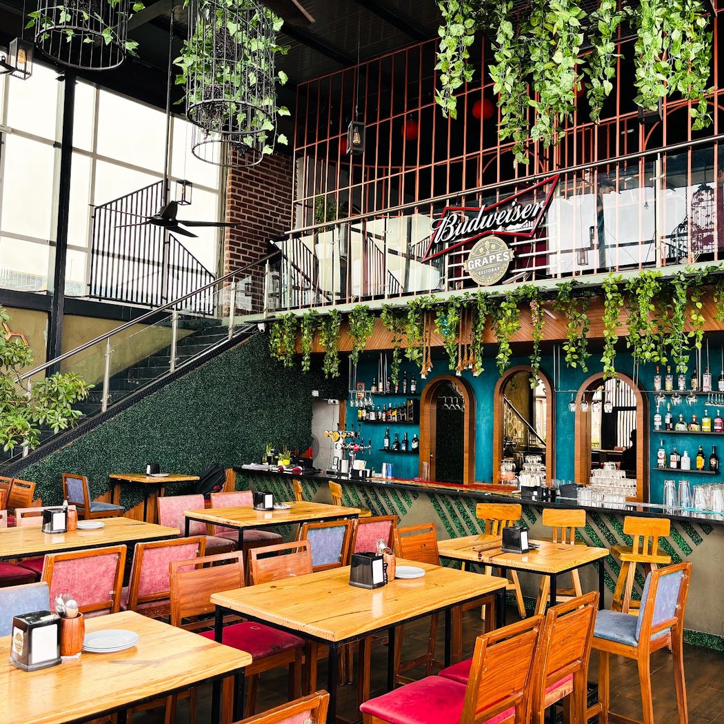Le Grapes Restobar 2