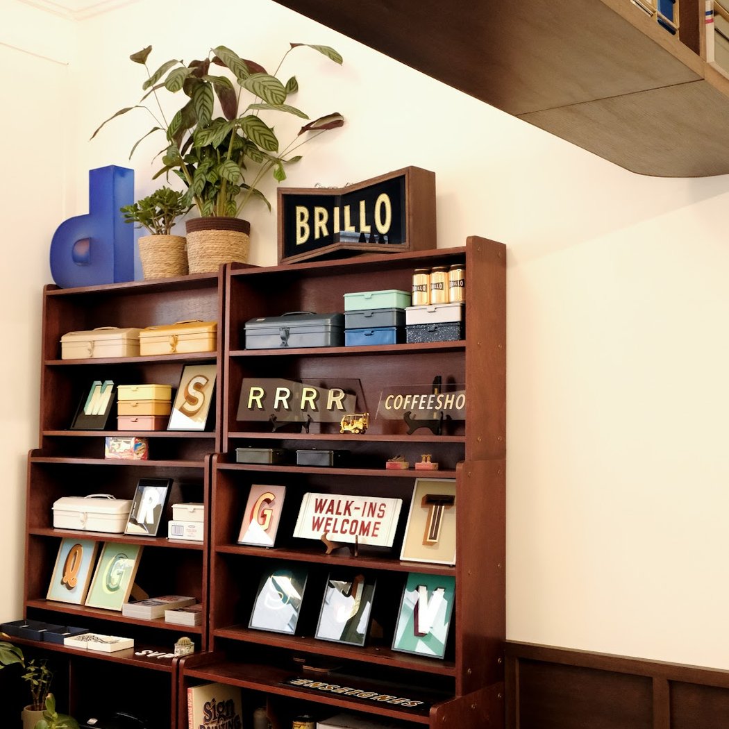 Enseignes Brillo — Peinture en lettres, dorure à la feuille d'or, design & identité visuelle 1