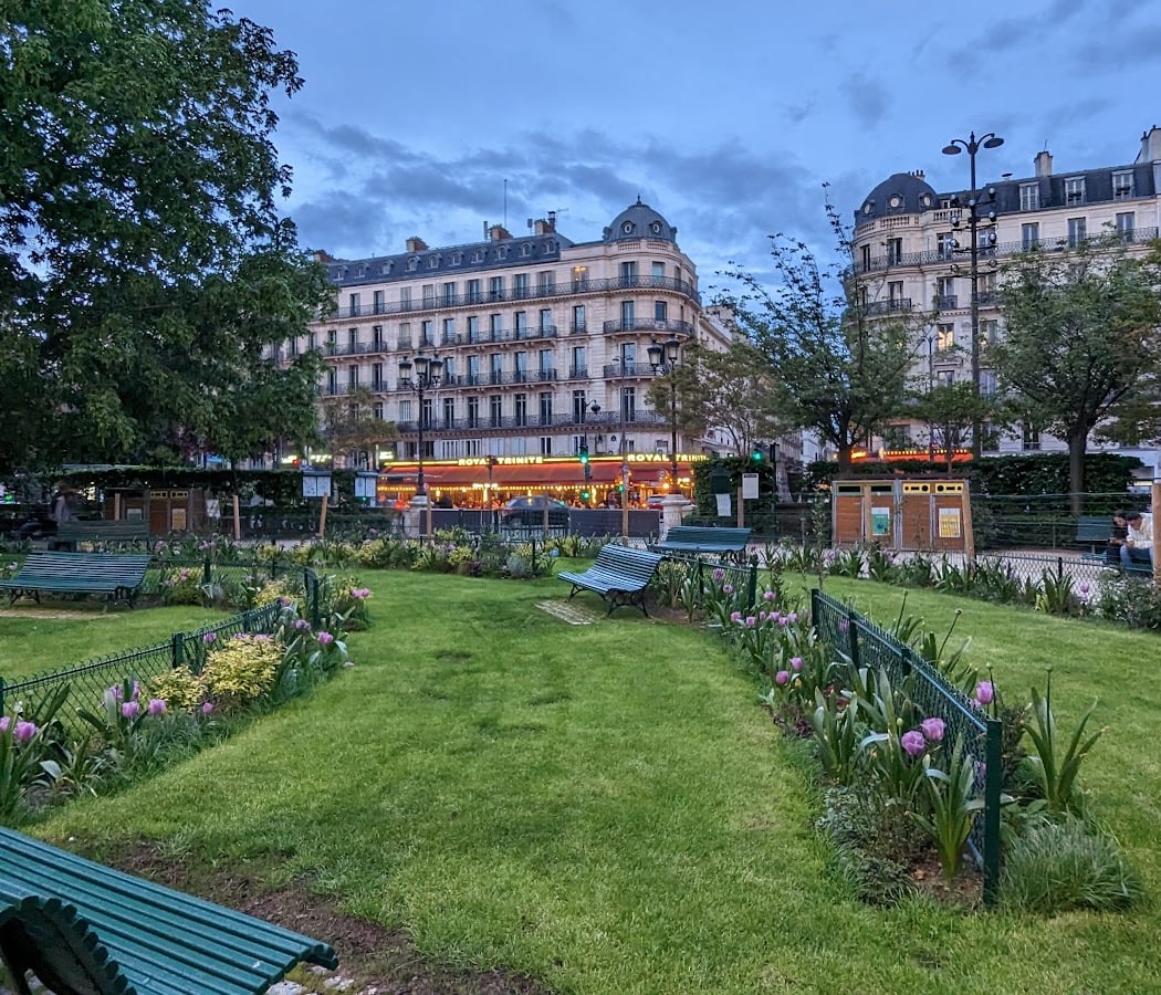 Square d'Estienne d'Orves 3