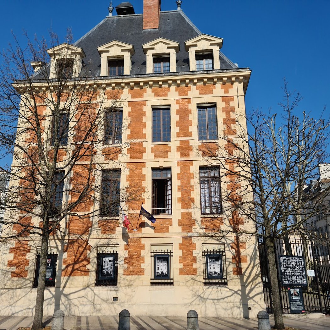 Town hall of Charenton-le-Pont 1