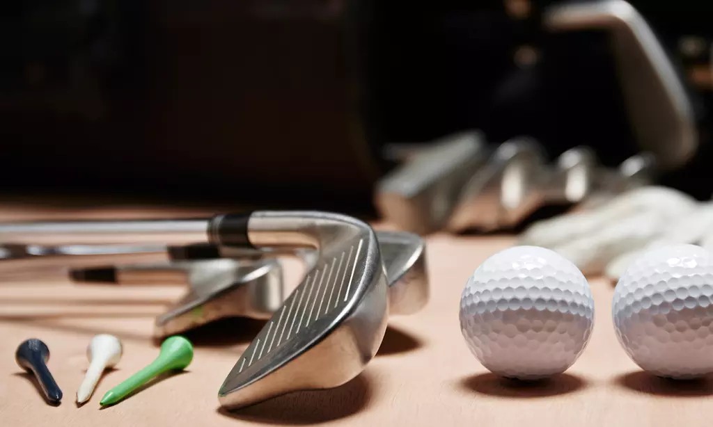 Improve Your Game Indoors – Golf Sim Time or Lessons