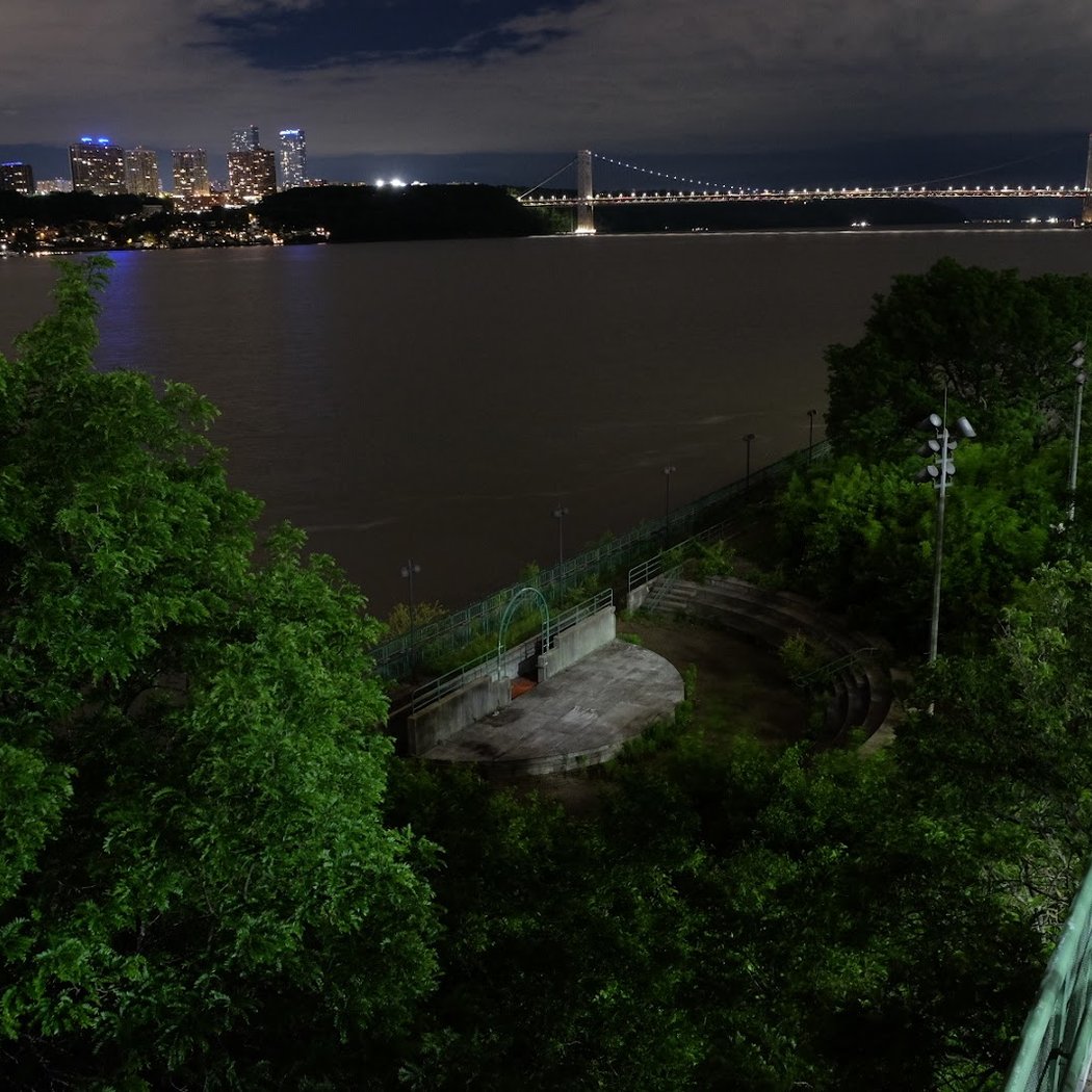 Amphitheater (Riverbank State Park) 3