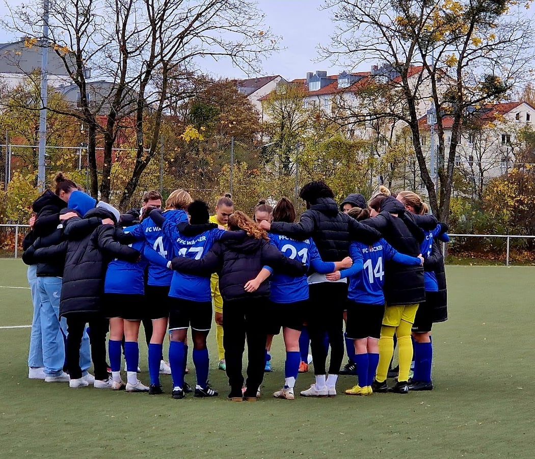 Mädchen an den Ball - Fußballtraining für Mädchen inklusiv und kostenfrei 2