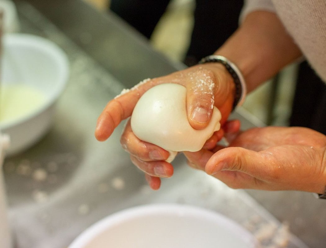 Atelier de fabrication de burrata et stracciatella artisanales chez Wecandoo 1