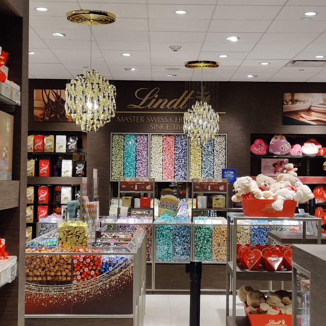 Lindt Chocolate Shop 3