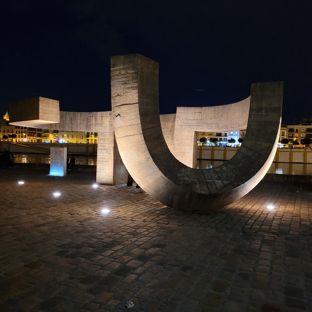 Monumento a la Tolerancia 3