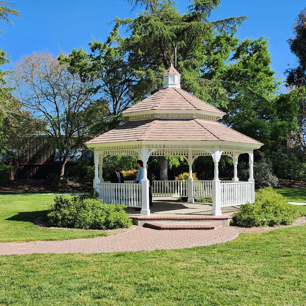 Frank Salﬁngere Park 1