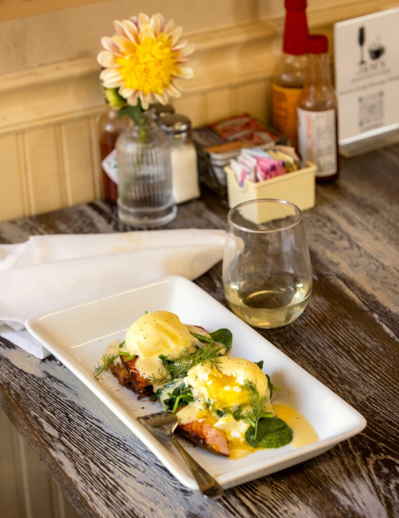 J&M's Midtown Café 3