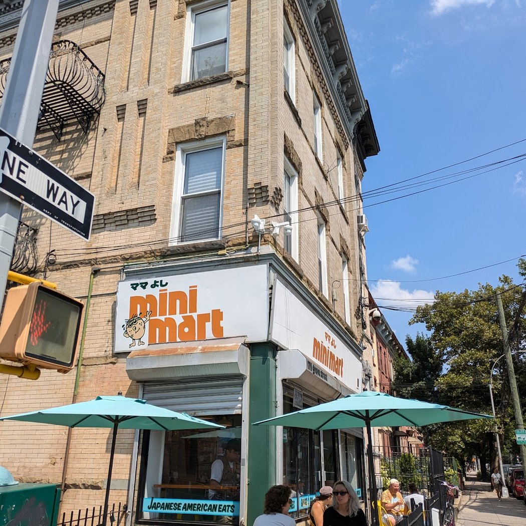 Mama Yoshi Mini Mart 5