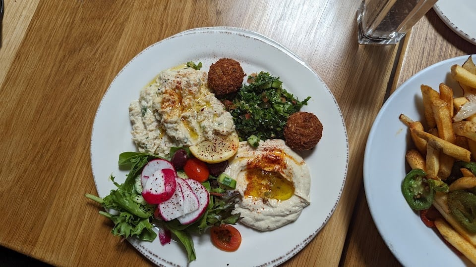 Zaytoon Mediterranean Restaurant and Bar 2