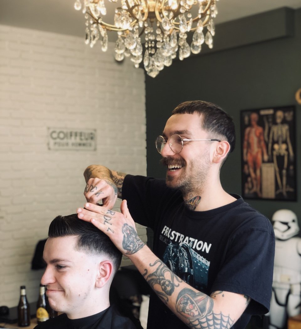 Des jeunes gens modernes - Coiffeur homme-barbier & disquaire 1