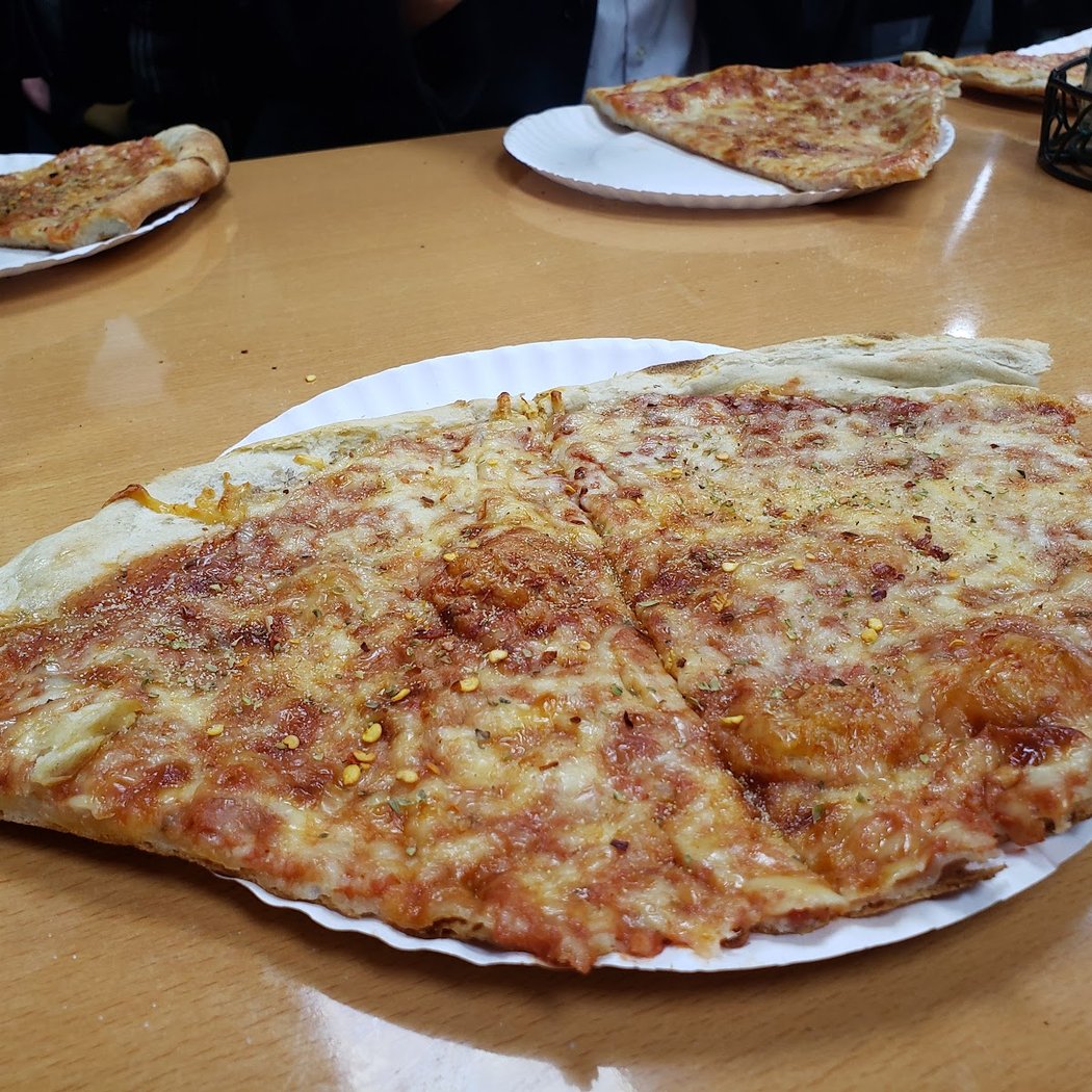 Benjy's Kosher Pizza Dairy Restaurant & Sushi Bar 2