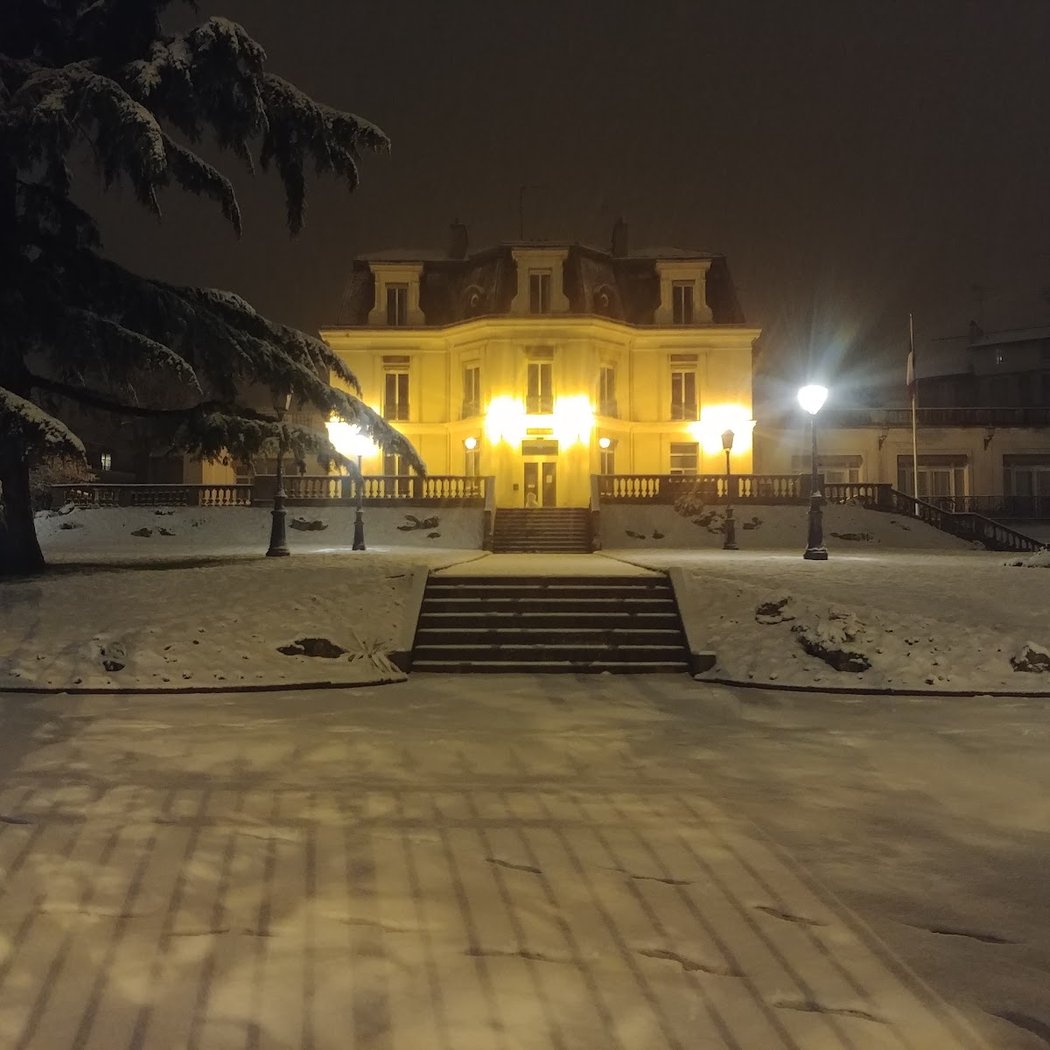 Chaville city townhall 3