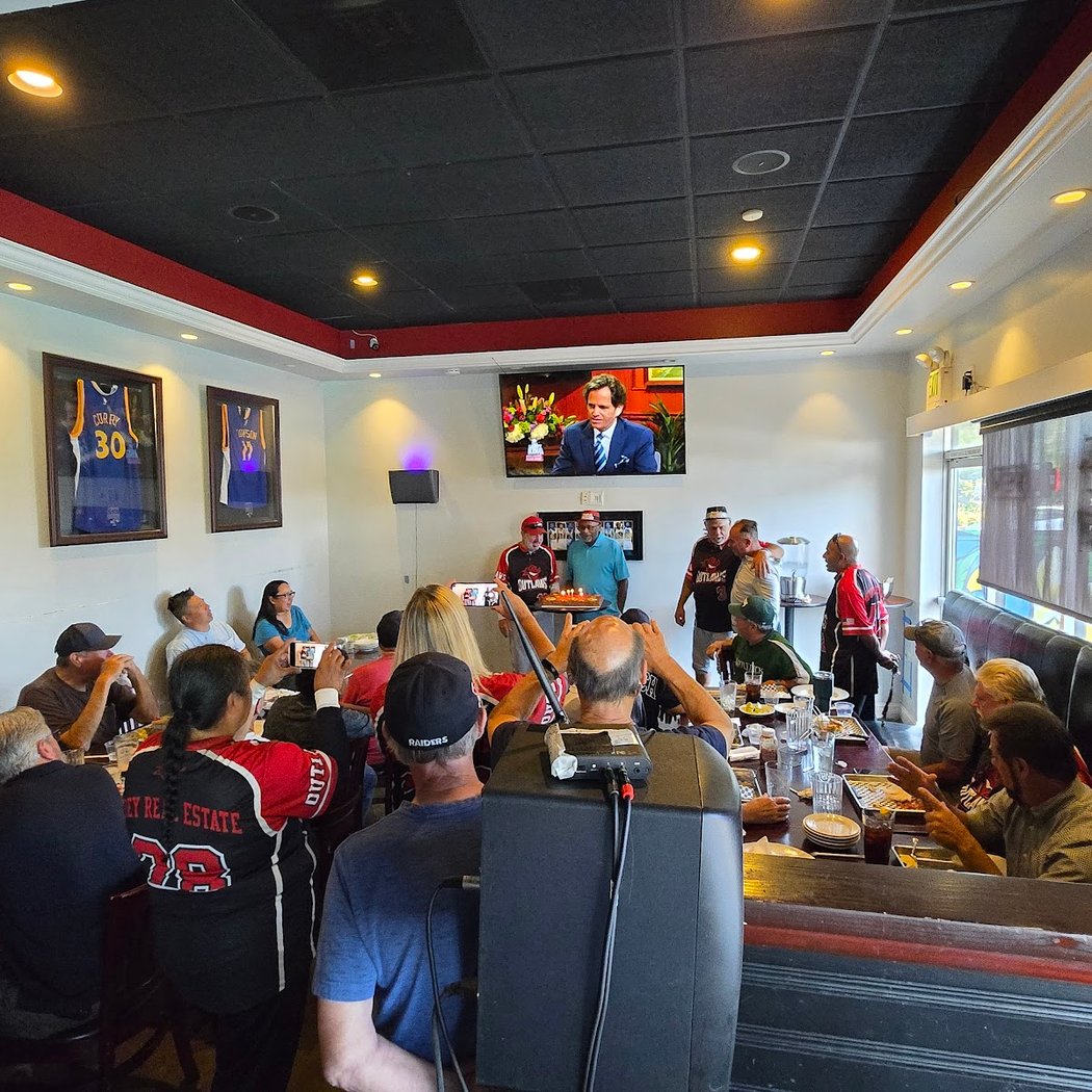 Chaplin’s Sports Bistro 3