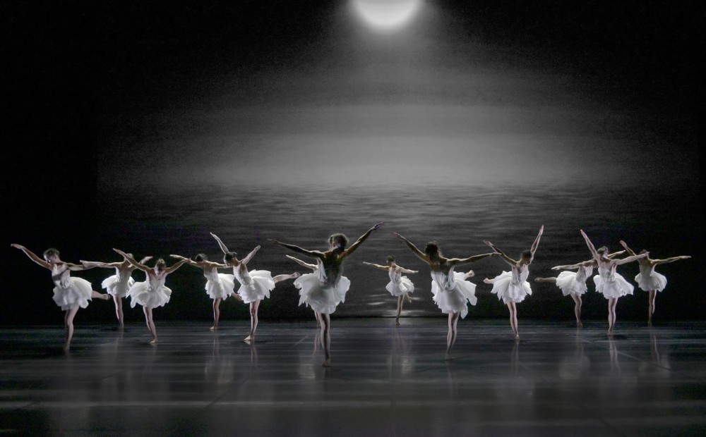 Angelin Preljocaj : Le Lac des cygnes 3