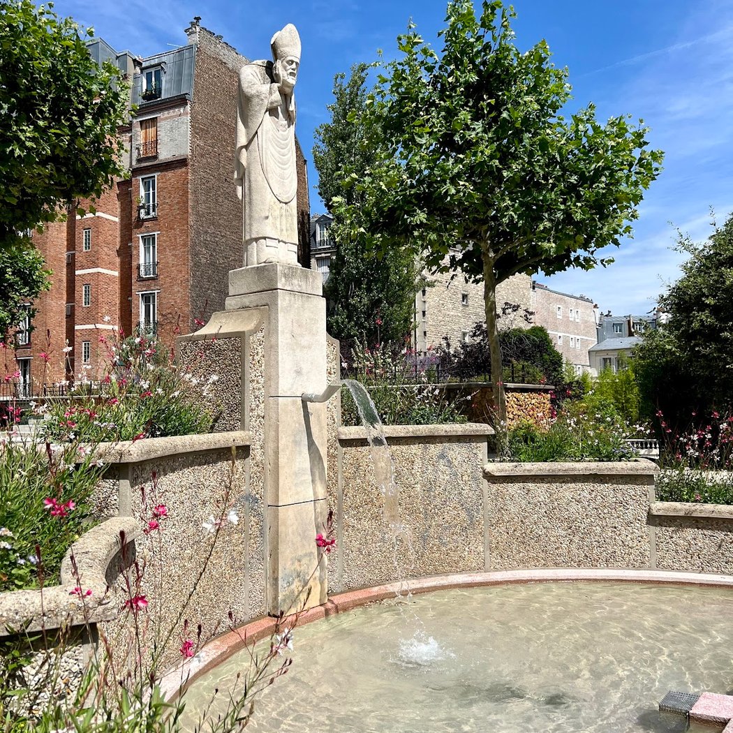 Statue of Saint-Denis 3