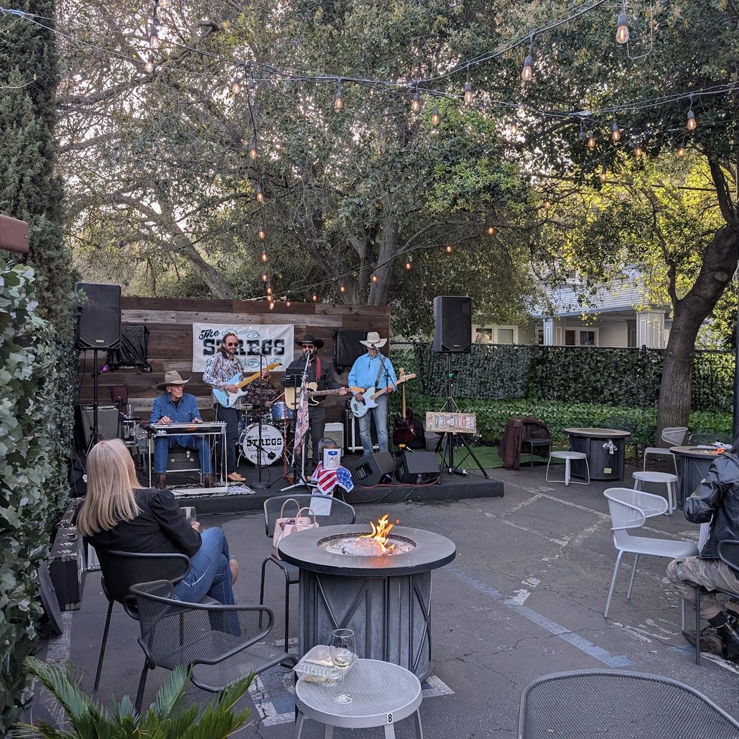Live Music at Bubbles & Brew 1