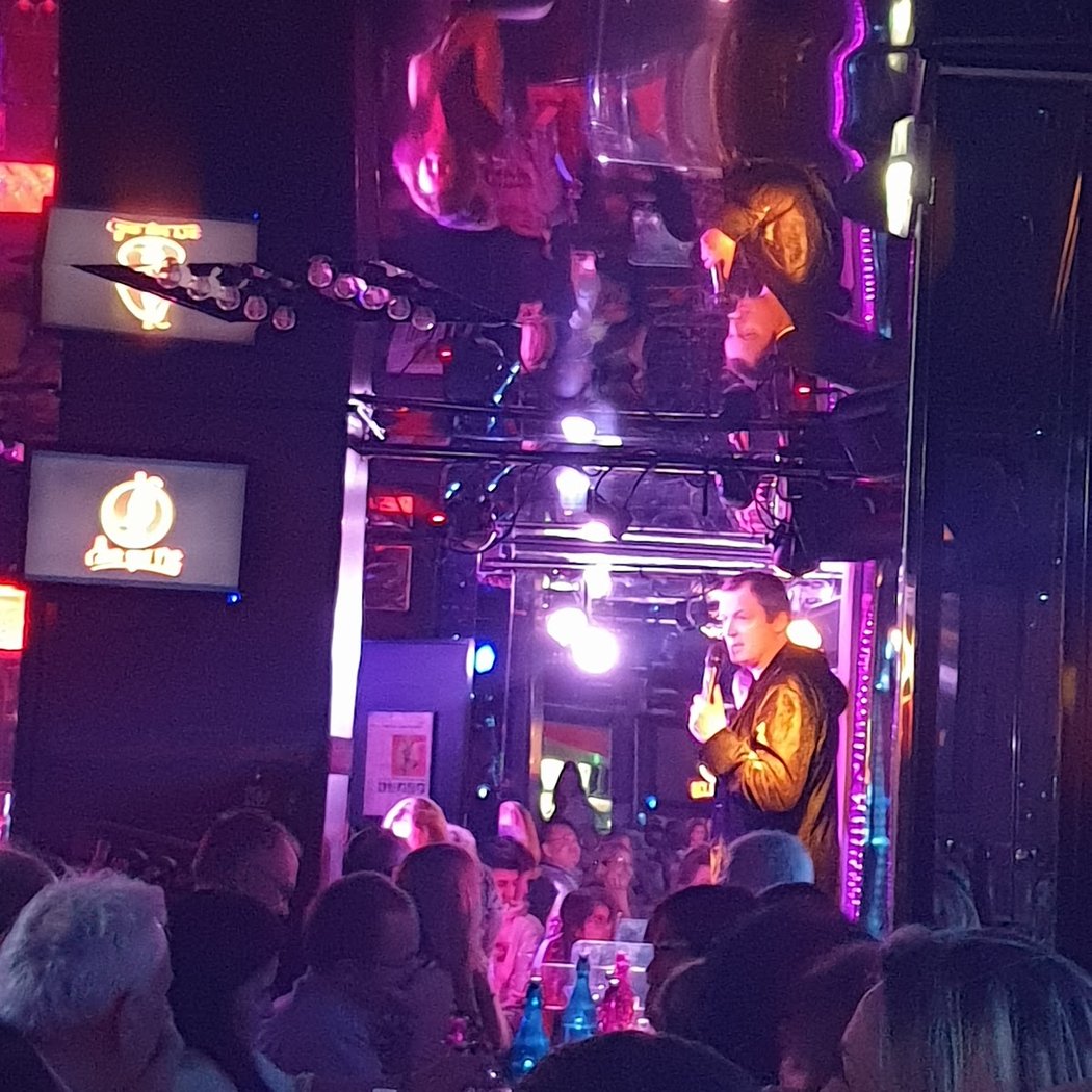 Dîner spectacle à Paris Cabaret l'Ane qui rit 2