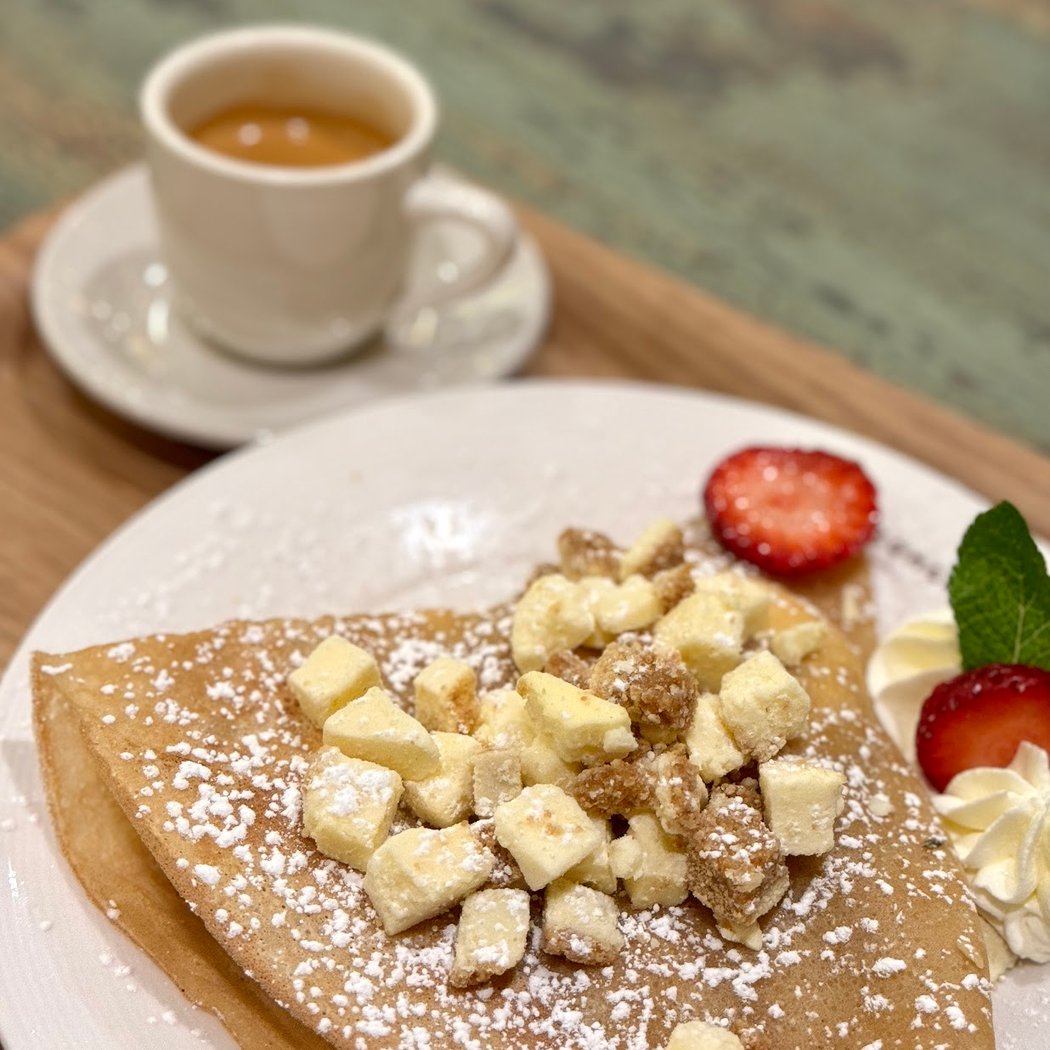 Cafe Bench | Crêpe Flushing 1