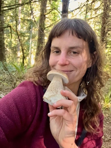 A Comparing the Ectomycorrhizal Fungal Communities of three Pinus Species on California's Far North Coast 1