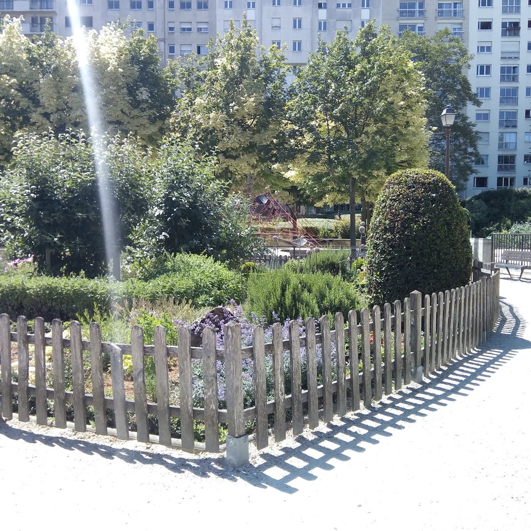 Square Léon Serpollet 3