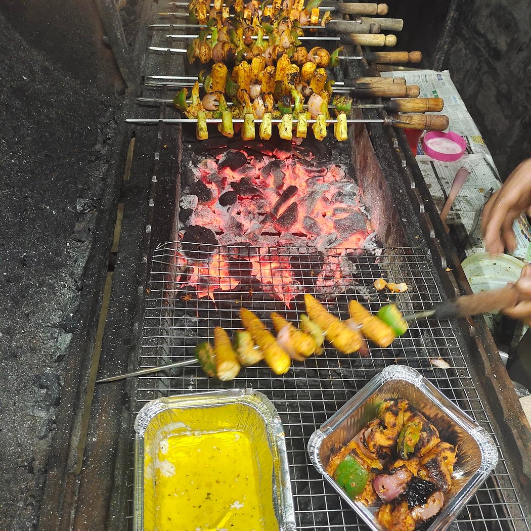 BBQ On Wheels - ( BBQ & Sandwich ) 2