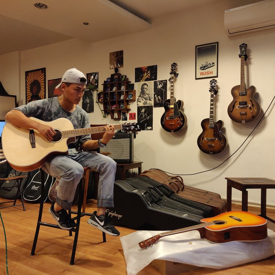 Rooster Guitars 1