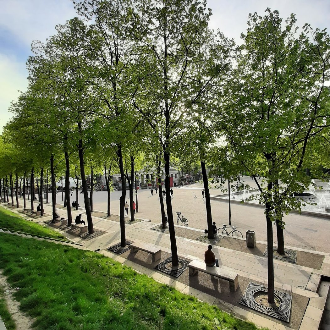 Enjoy the Views of Bassins de la Villette 3