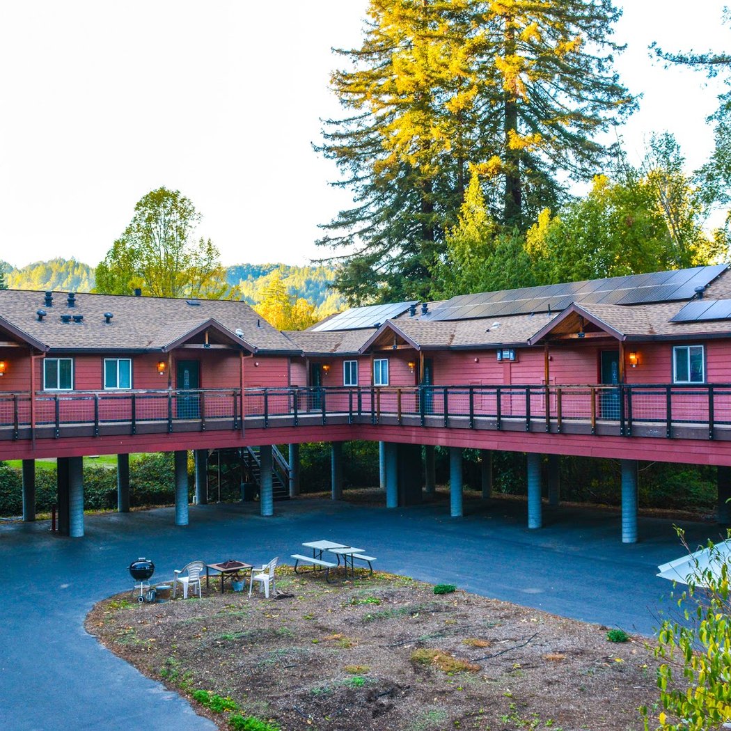 Creekside Inn & Resort 1