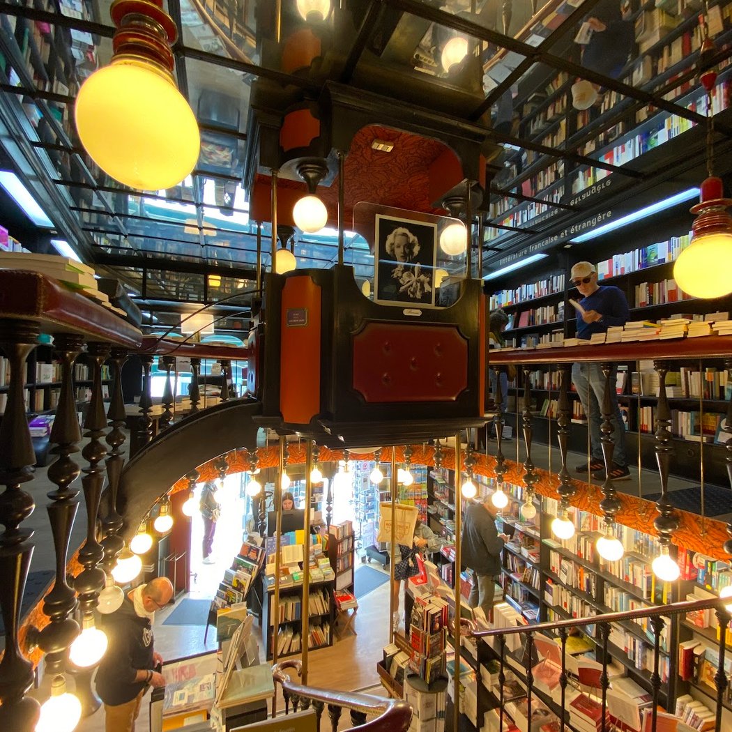 Bookstore Biarritz 1
