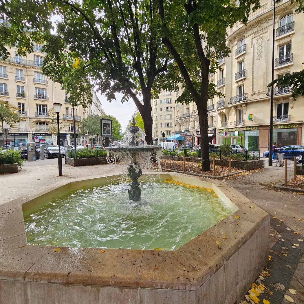 square de la place Étienne-Pernet 3