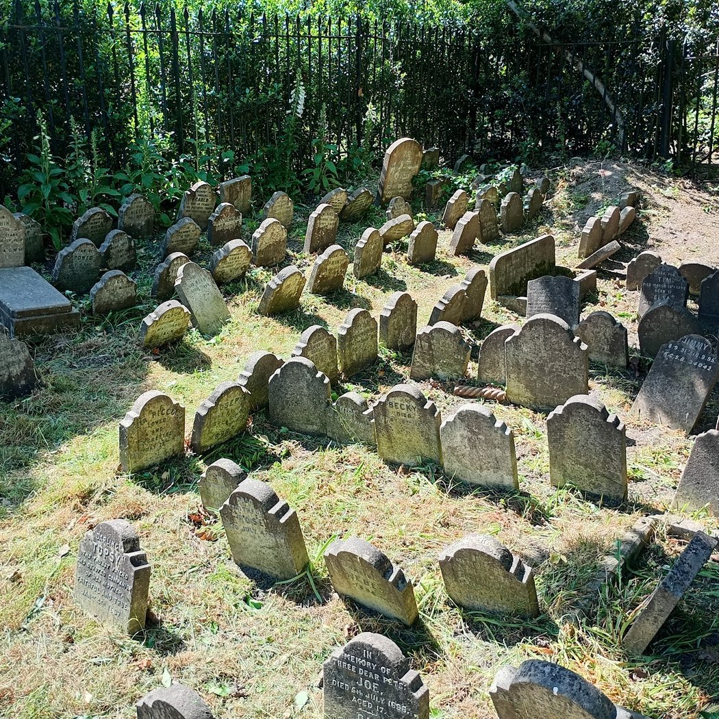 Hyde Park Pet Cemetery 3