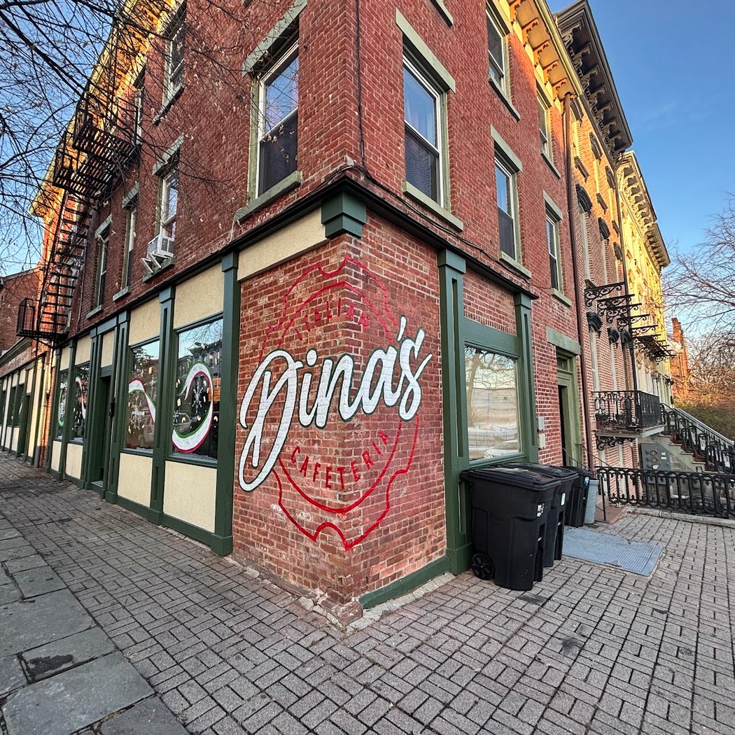 Dina's Italian Cafeteria 3