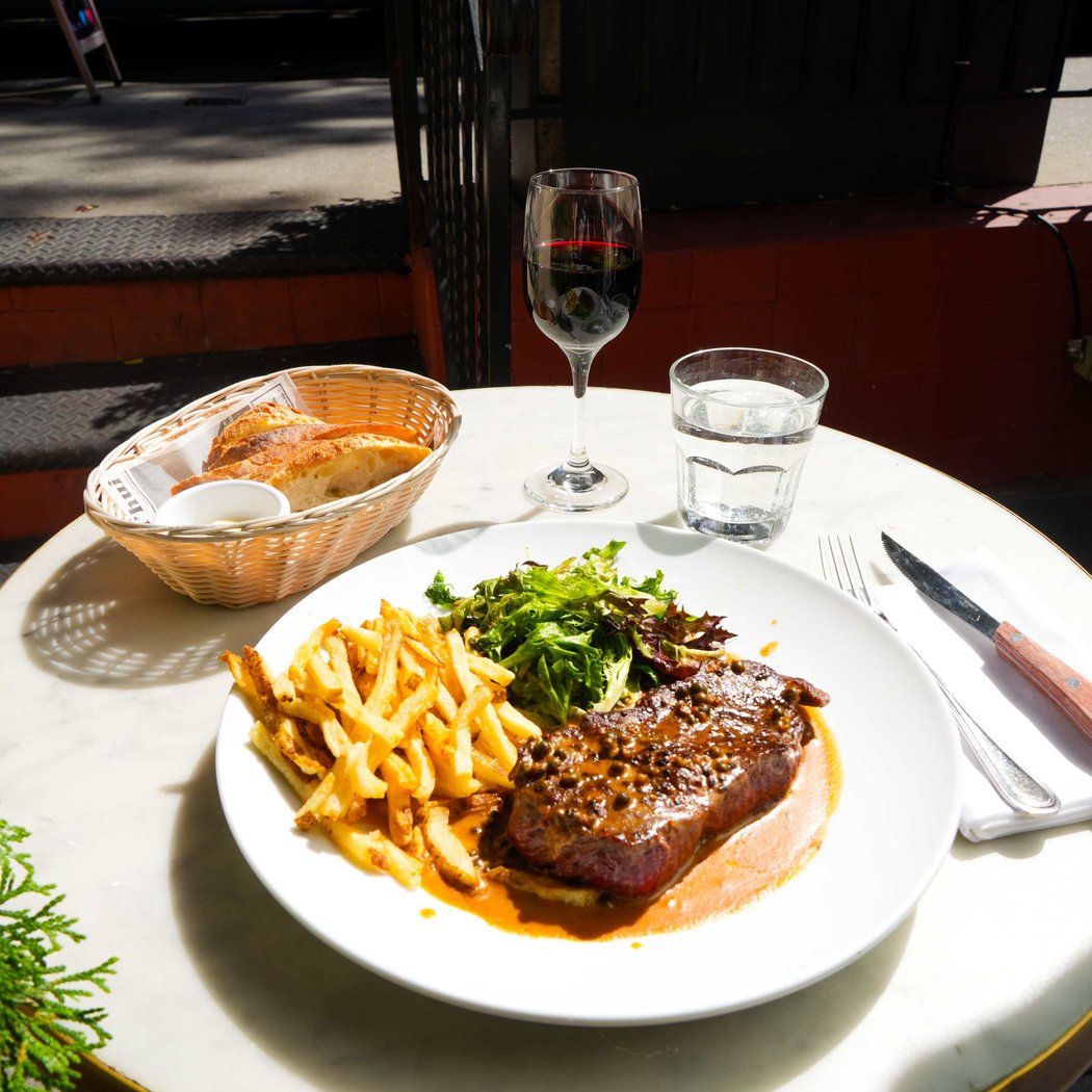 Le Tout Va Bien - French Restaurant 3