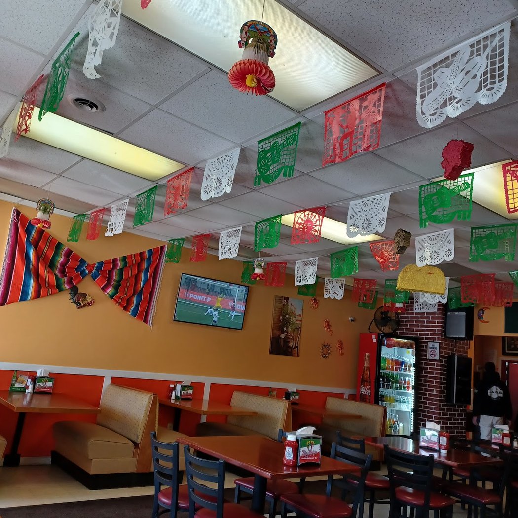 Los Amigos Mexican Restaurant + Bar 3