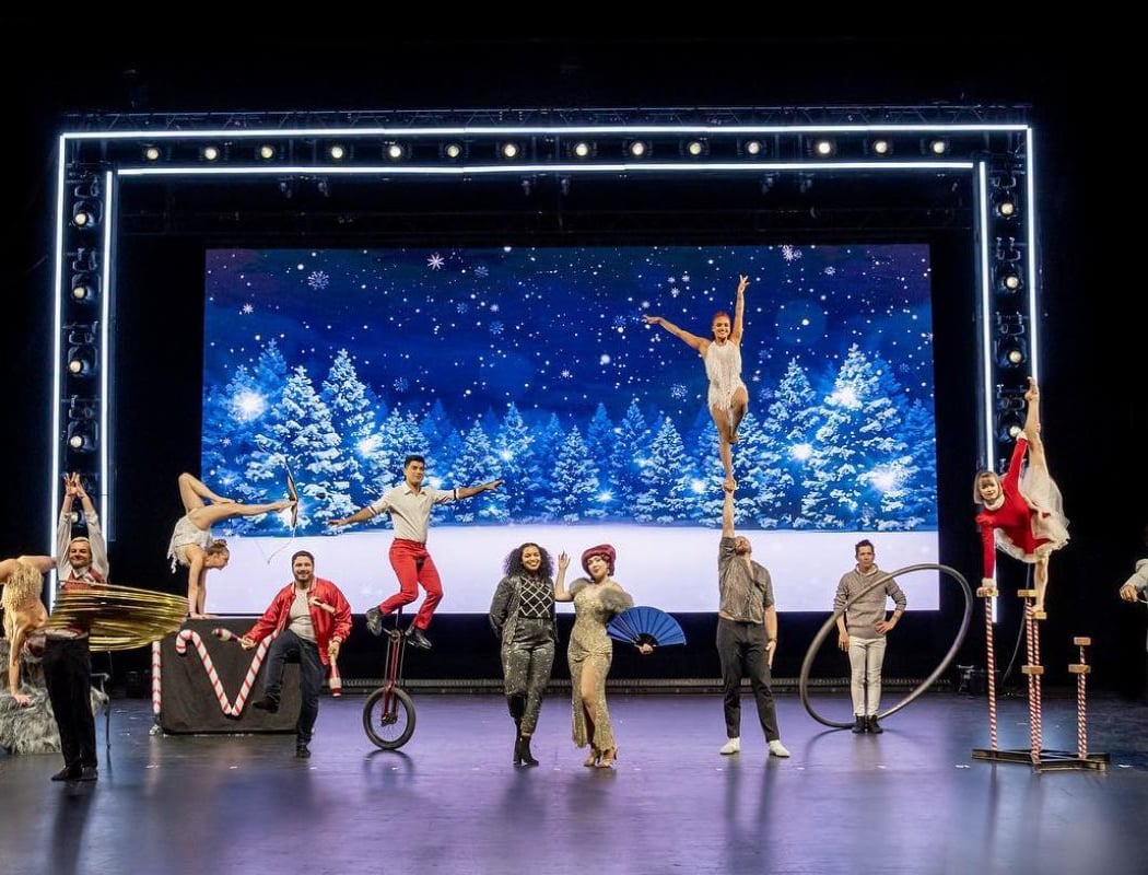 Magical Cirque Christmas: A Holiday Variety Show 1
