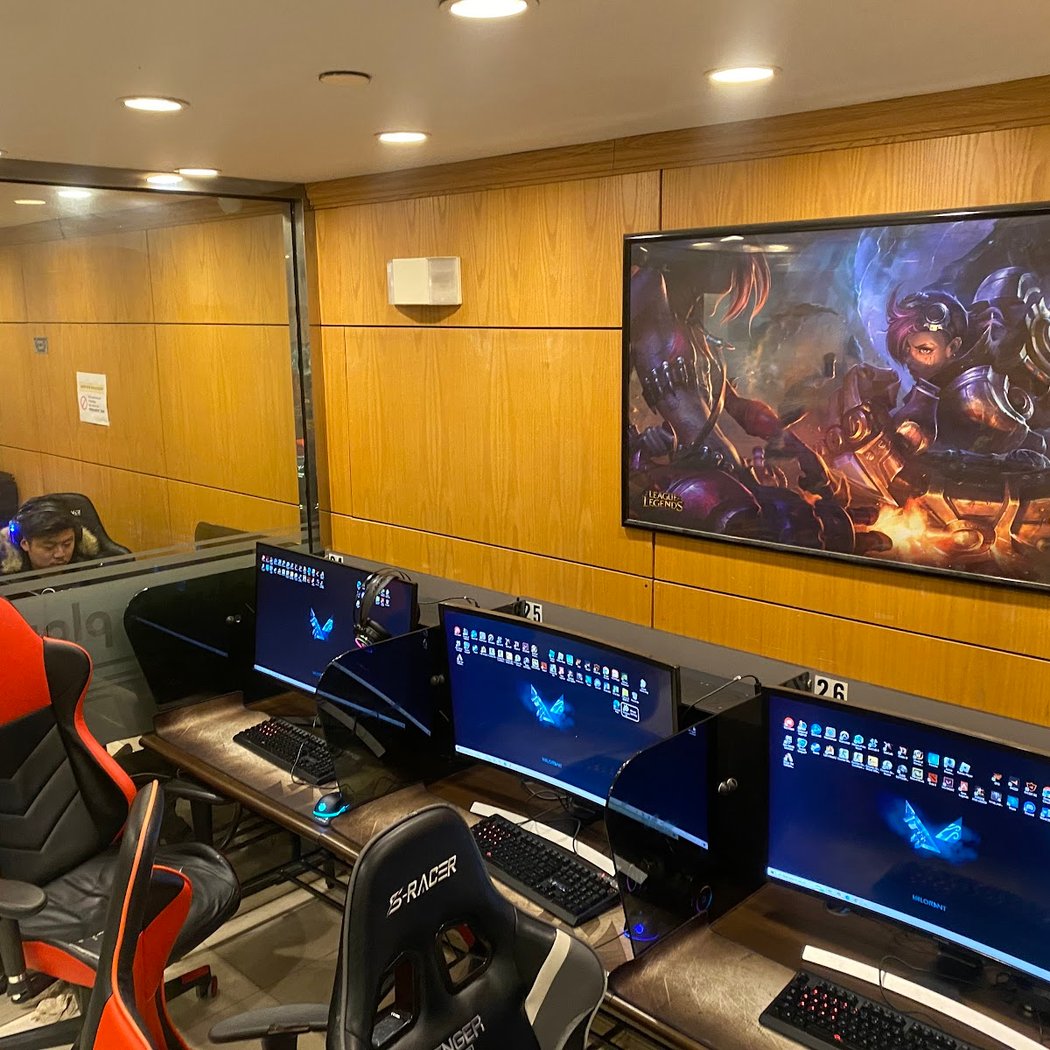 Plug and Play Gaming Cafe 3