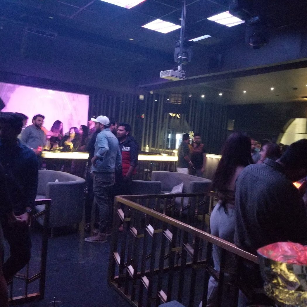 Club BW 1