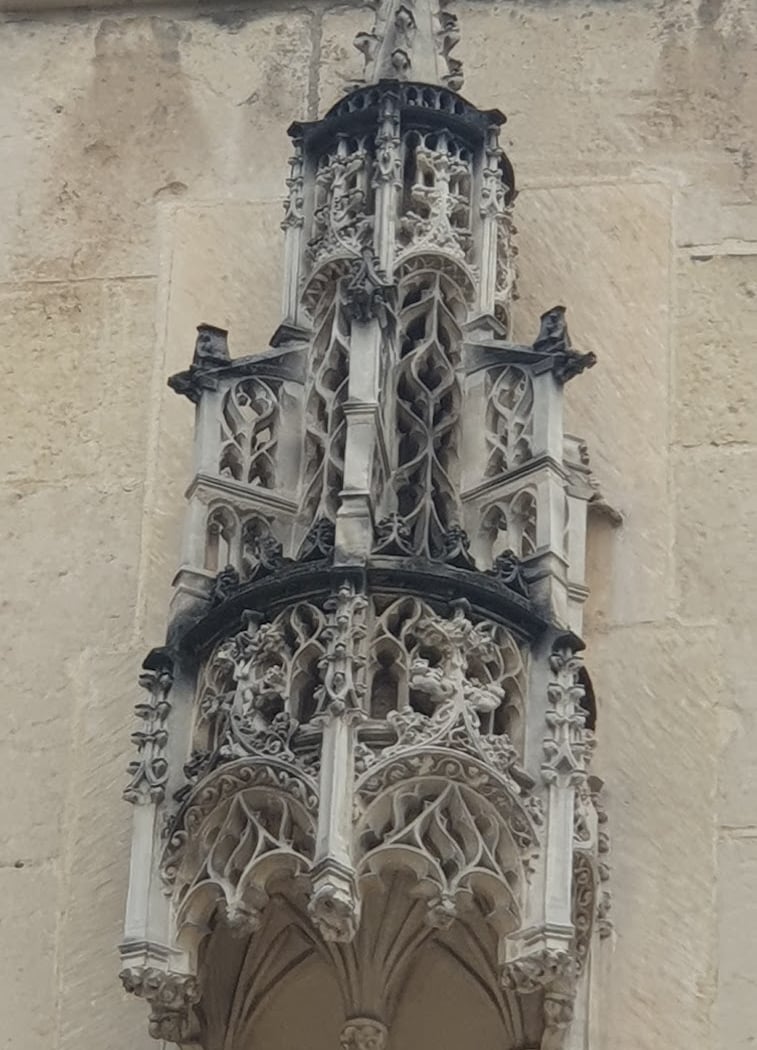 Stroll around Musée de Cluny 3