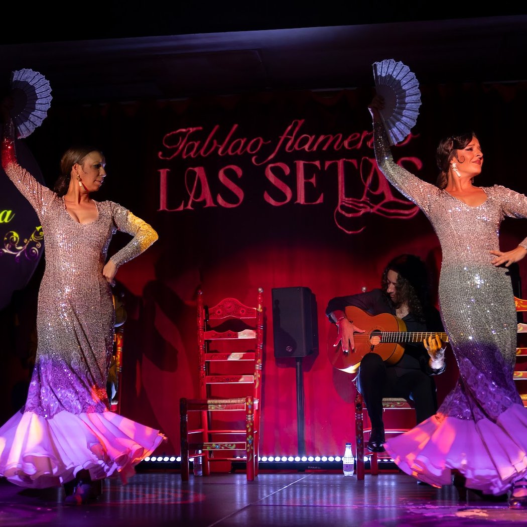 Esencia de Sevilla: Cerámica, Flamenco y Artesanía 1