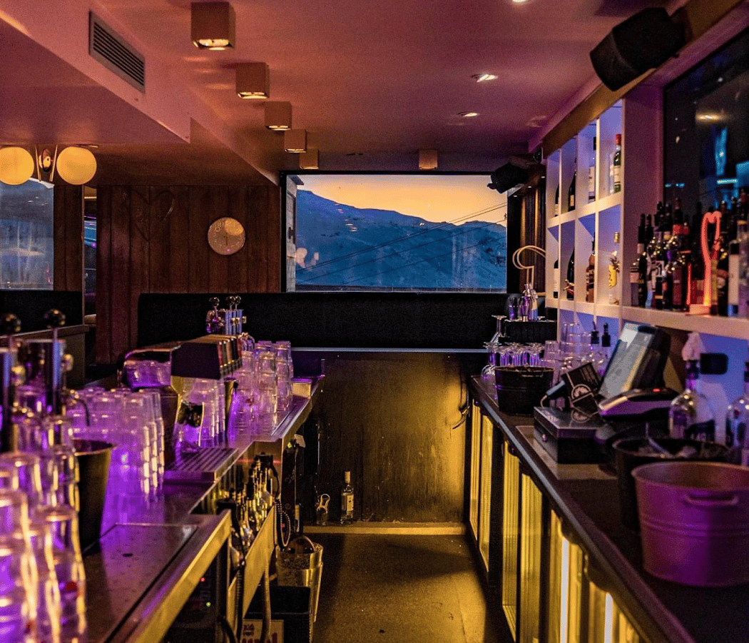 JACKIE | Kitchen & Bar | Val Thorens 2