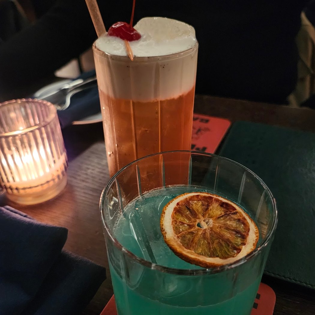 Happy Hour at Pebble Bar 3