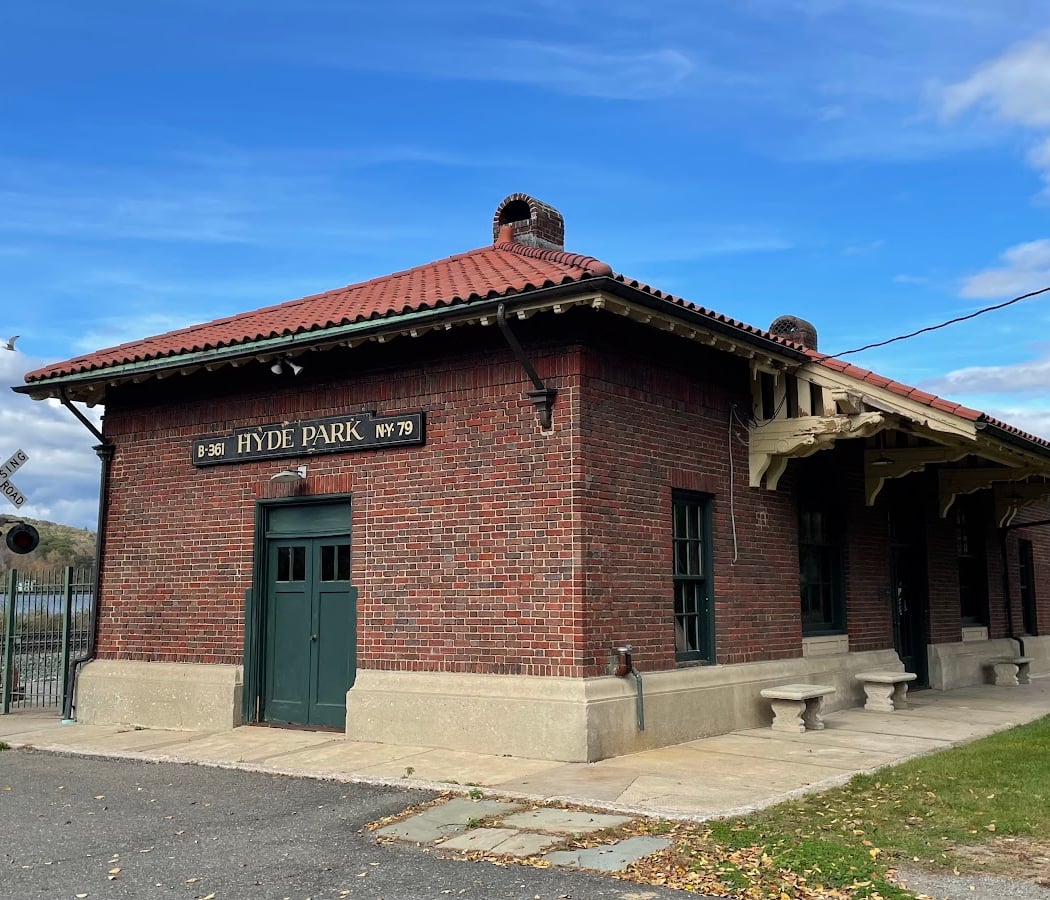 Hyde Park Station 3