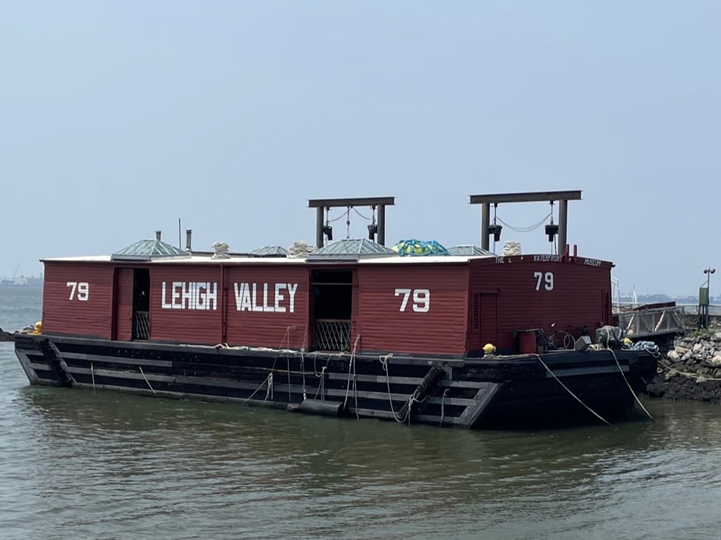 Open Hours - Waterfront Barge Showboat & Museum 2